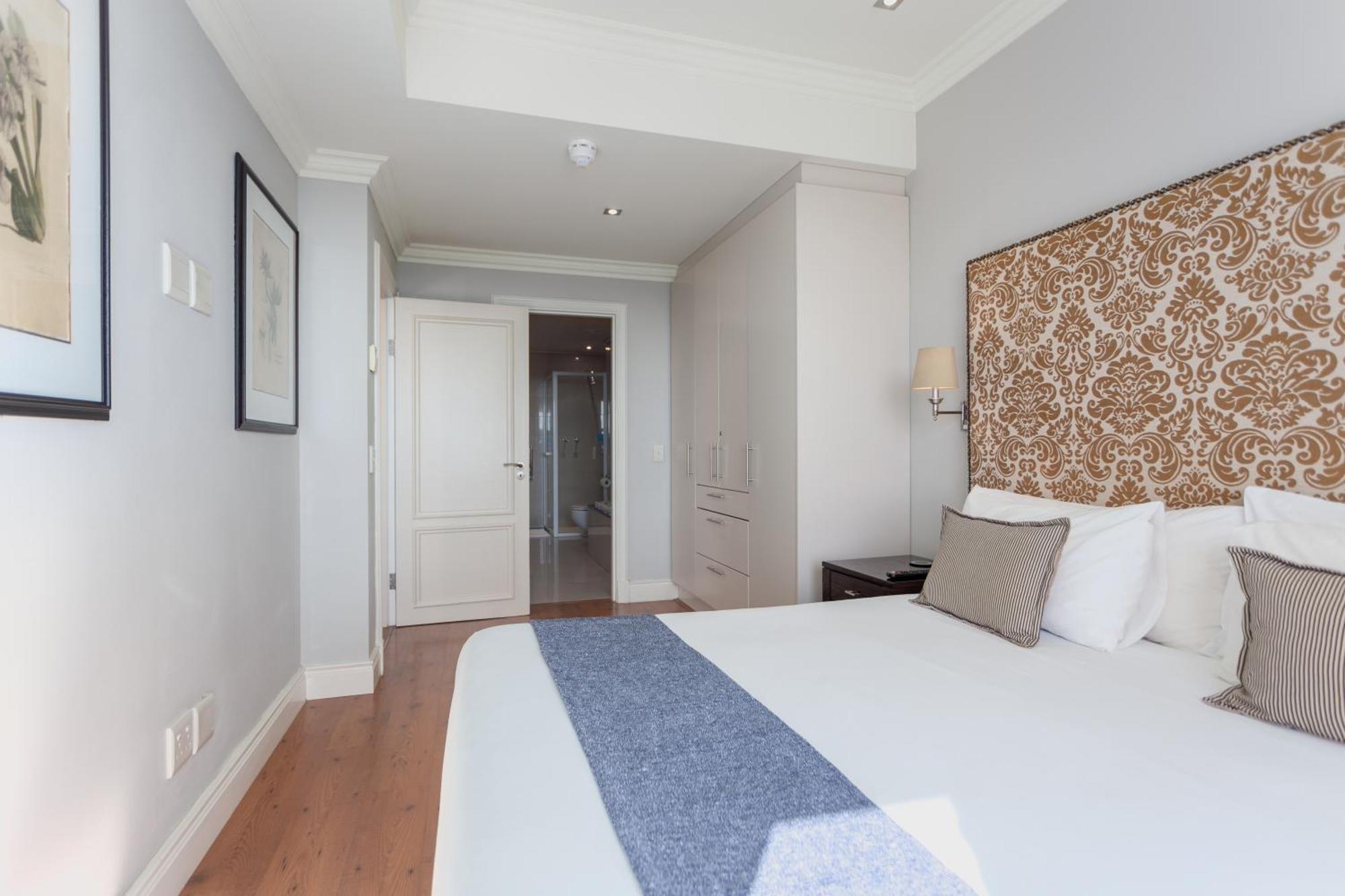 Cape Royale Luxury By Nivar Cape Town Exterior photo