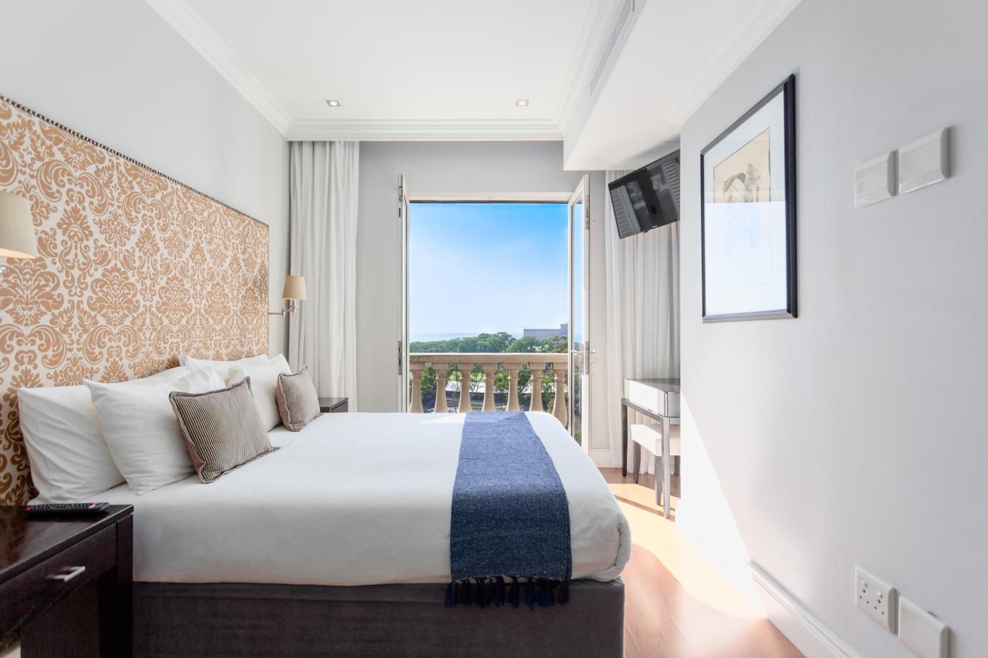 Cape Royale Luxury By Nivar Cape Town Exterior photo