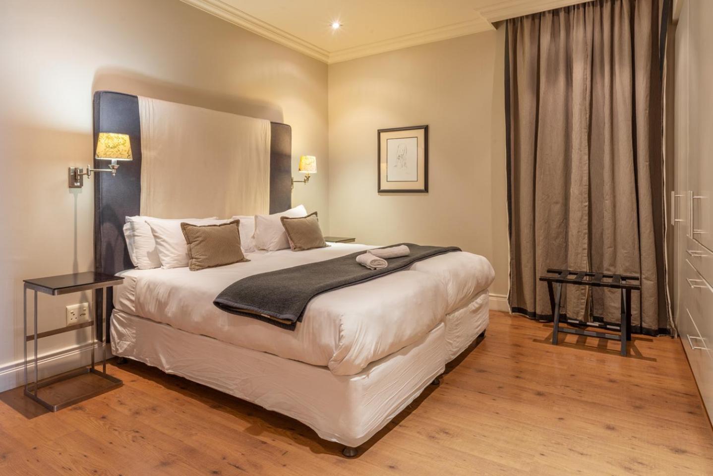 Cape Royale Luxury By Nivar Cape Town Exterior photo