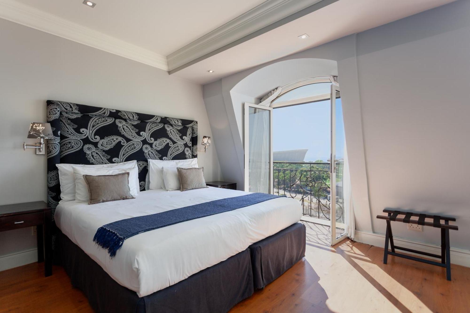Cape Royale Luxury By Nivar Cape Town Exterior photo