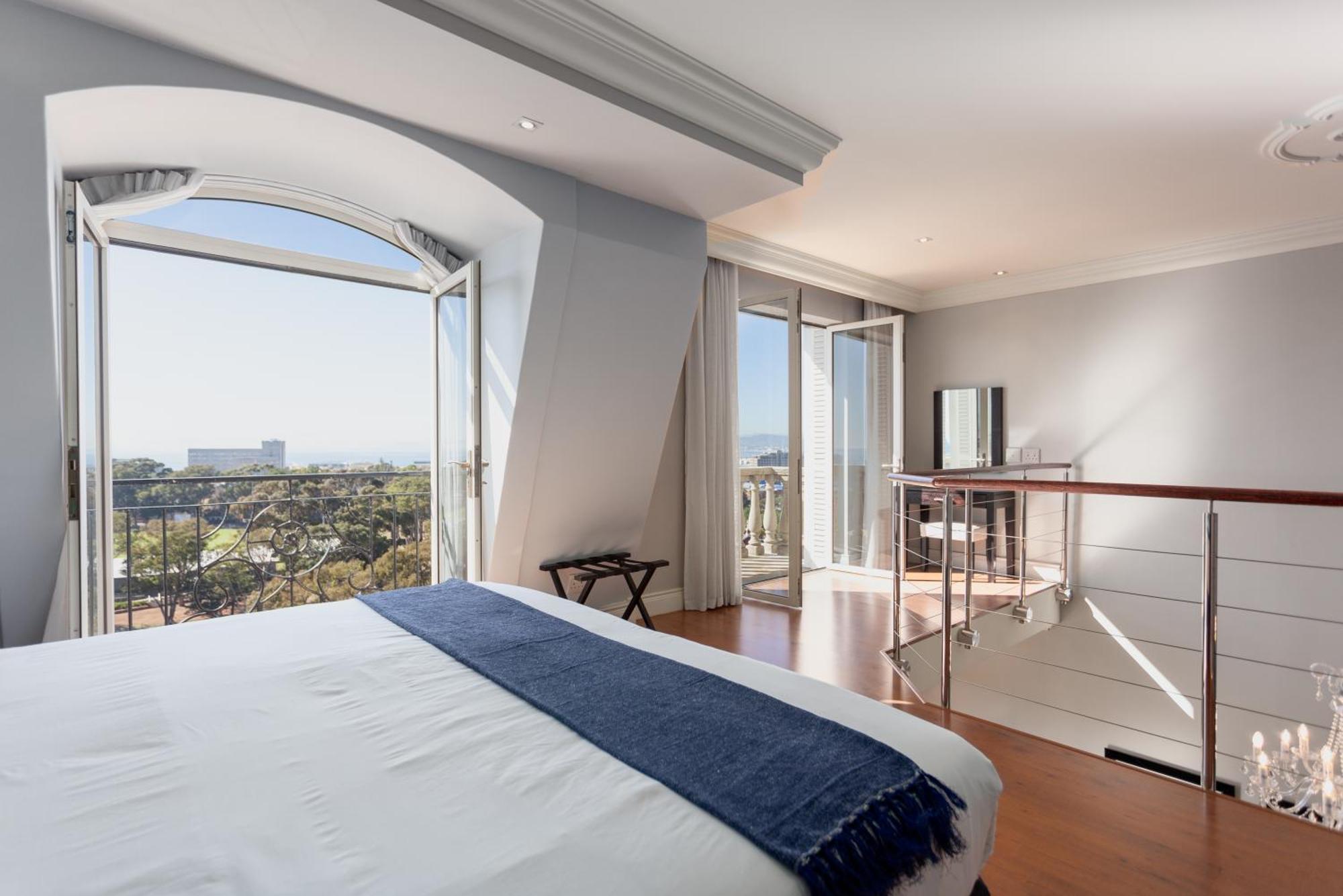 Cape Royale Luxury By Nivar Cape Town Exterior photo