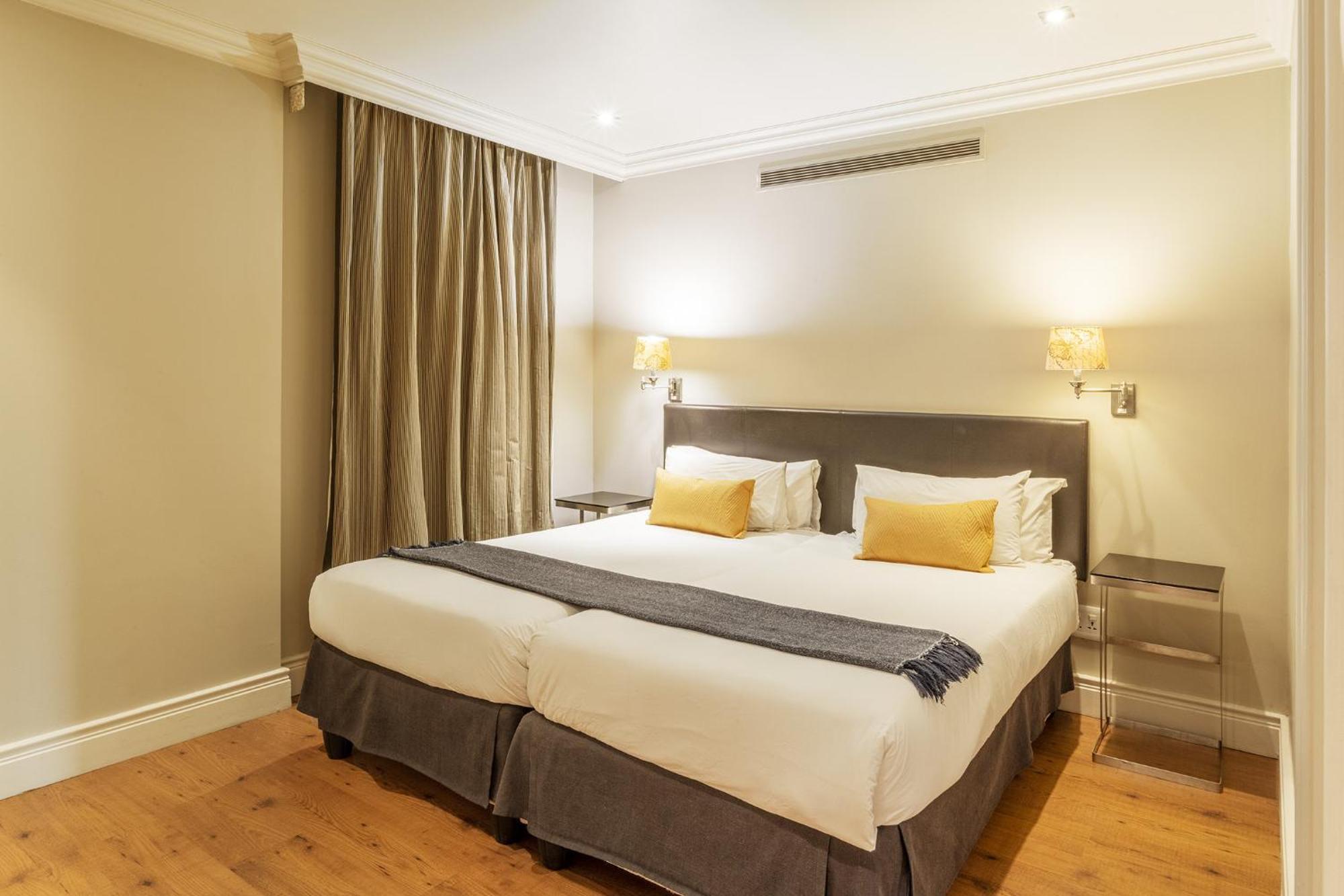 Cape Royale Luxury By Nivar Cape Town Exterior photo