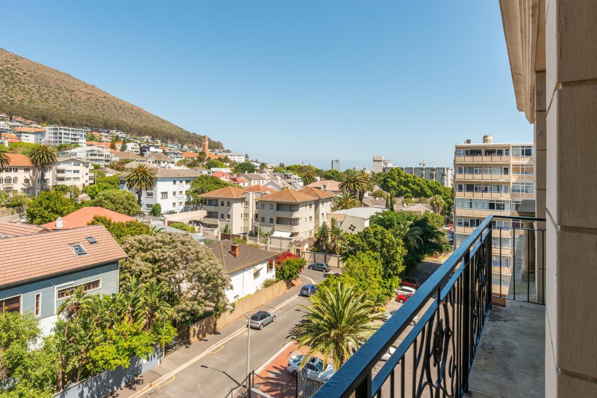 Cape Royale Luxury By Nivar Cape Town Exterior photo