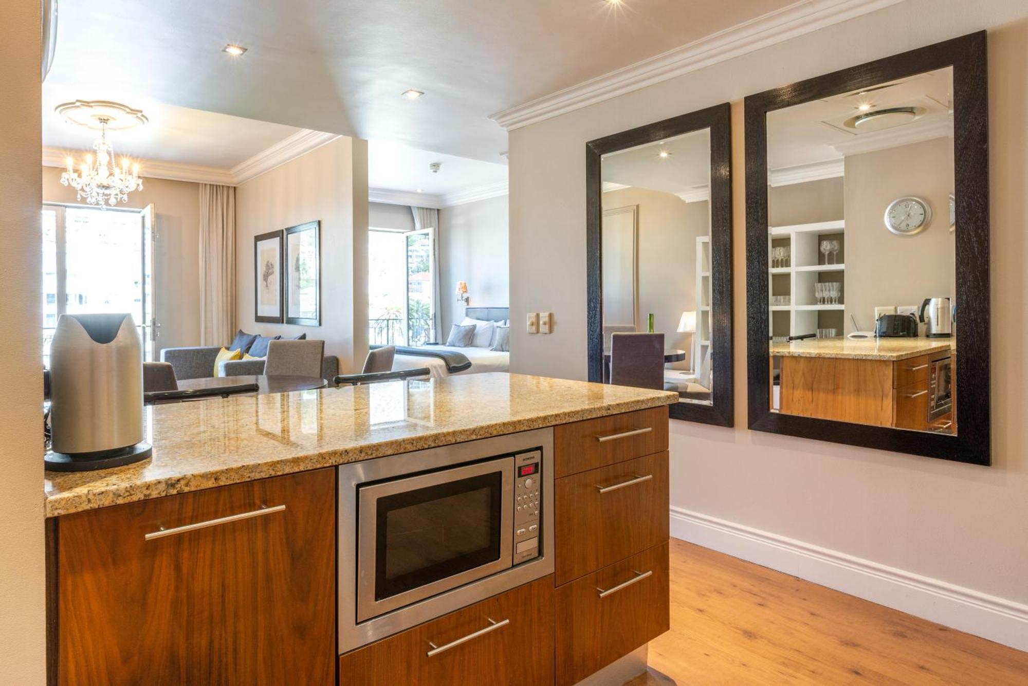 Cape Royale Luxury By Nivar Cape Town Exterior photo