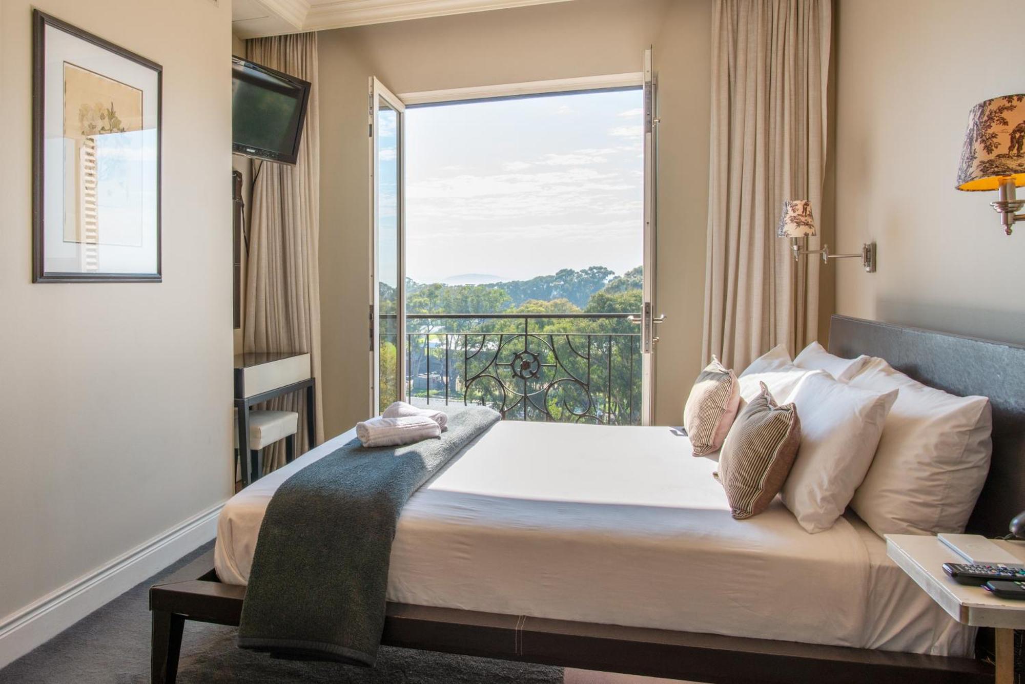 Cape Royale Luxury By Nivar Cape Town Exterior photo